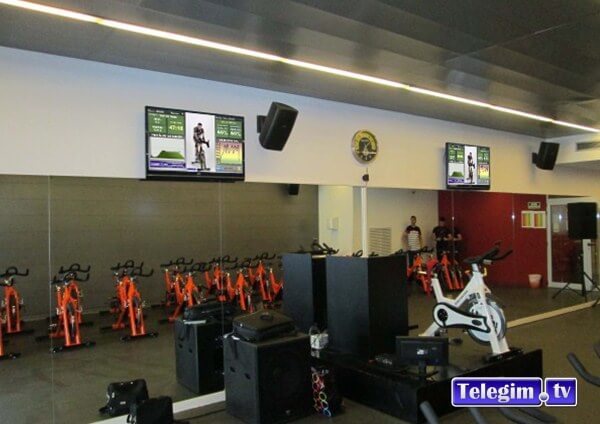 Virtual Cycling en sala con dos pantalla Telegim